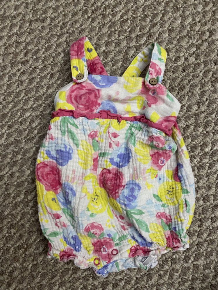 VON MAUR Cute colorful Bonnie baby 3-6 month romper - like new